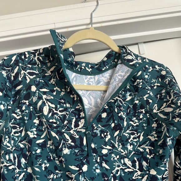 Women’s Garnet Hill M Swim Mock Neck Quarter Zip Teal and Blue Flower Rashguard - Picture 3 of 9